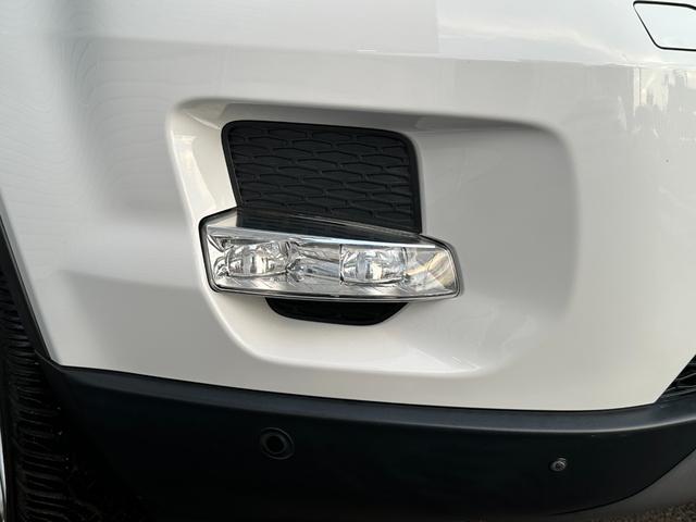 レンジローバーイヴォーク プレステージ　純正ナビ　ガラスルーフ　レザーシート　Ｆ・Ｓ・Ｒカメラ　ＥＴＣ　クルーズコントロール　ＨＩＤヘッドライト　ＭＥＲＩＤＩＡＭスピーカー　障害物センサー　パワーバックドア　シートヒーター　スマートキー（18枚目）