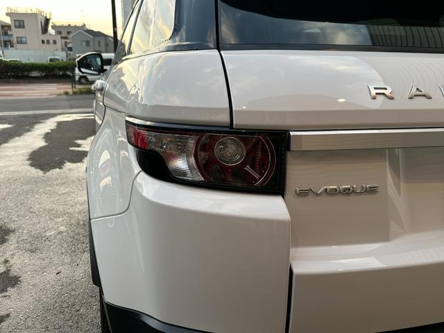 レンジローバーイヴォーク プレステージ　純正ナビ　ガラスルーフ　レザーシート　Ｆ・Ｓ・Ｒカメラ　ＥＴＣ　クルーズコントロール　ＨＩＤヘッドライト　ＭＥＲＩＤＩＡＭスピーカー　障害物センサー　パワーバックドア　シートヒーター　スマートキー（21枚目）