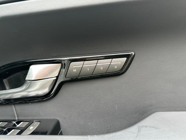 レンジローバーイヴォーク プレステージ　純正ナビ　ガラスルーフ　レザーシート　Ｆ・Ｓ・Ｒカメラ　ＥＴＣ　クルーズコントロール　ＨＩＤヘッドライト　ＭＥＲＩＤＩＡＭスピーカー　障害物センサー　パワーバックドア　シートヒーター　スマートキー（25枚目）