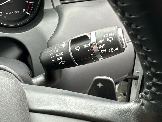 レンジローバーイヴォーク プレステージ　純正ナビ　ガラスルーフ　レザーシート　Ｆ・Ｓ・Ｒカメラ　ＥＴＣ　クルーズコントロール　ＨＩＤヘッドライト　ＭＥＲＩＤＩＡＭスピーカー　障害物センサー　パワーバックドア　シートヒーター　スマートキー（31枚目）