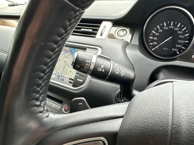 レンジローバーイヴォーク プレステージ　純正ナビ　ガラスルーフ　レザーシート　Ｆ・Ｓ・Ｒカメラ　ＥＴＣ　クルーズコントロール　ＨＩＤヘッドライト　ＭＥＲＩＤＩＡＭスピーカー　障害物センサー　パワーバックドア　シートヒーター　スマートキー（32枚目）