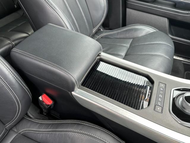 レンジローバーイヴォーク プレステージ　純正ナビ　ガラスルーフ　レザーシート　Ｆ・Ｓ・Ｒカメラ　ＥＴＣ　クルーズコントロール　ＨＩＤヘッドライト　ＭＥＲＩＤＩＡＭスピーカー　障害物センサー　パワーバックドア　シートヒーター　スマートキー（44枚目）