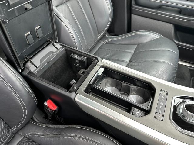 レンジローバーイヴォーク プレステージ　純正ナビ　ガラスルーフ　レザーシート　Ｆ・Ｓ・Ｒカメラ　ＥＴＣ　クルーズコントロール　ＨＩＤヘッドライト　ＭＥＲＩＤＩＡＭスピーカー　障害物センサー　パワーバックドア　シートヒーター　スマートキー（45枚目）