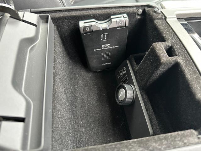 レンジローバーイヴォーク プレステージ　純正ナビ　ガラスルーフ　レザーシート　Ｆ・Ｓ・Ｒカメラ　ＥＴＣ　クルーズコントロール　ＨＩＤヘッドライト　ＭＥＲＩＤＩＡＭスピーカー　障害物センサー　パワーバックドア　シートヒーター　スマートキー（46枚目）