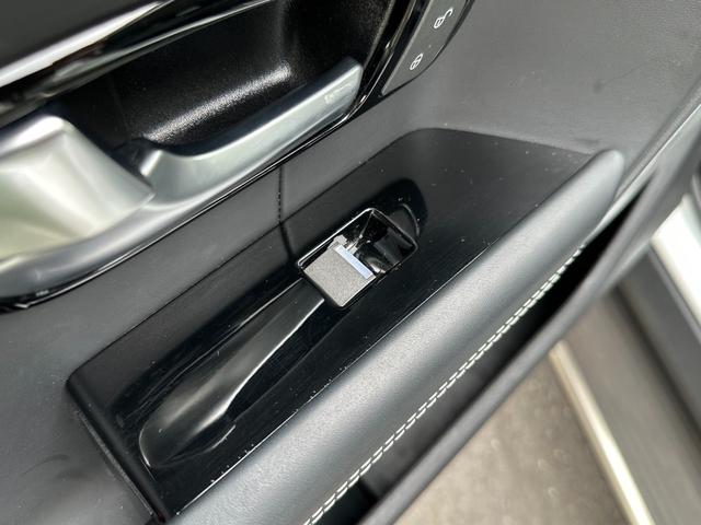 レンジローバーイヴォーク プレステージ　純正ナビ　ガラスルーフ　レザーシート　Ｆ・Ｓ・Ｒカメラ　ＥＴＣ　クルーズコントロール　ＨＩＤヘッドライト　ＭＥＲＩＤＩＡＭスピーカー　障害物センサー　パワーバックドア　シートヒーター　スマートキー（48枚目）