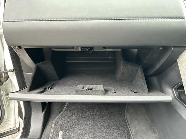 レンジローバーイヴォーク プレステージ　純正ナビ　ガラスルーフ　レザーシート　Ｆ・Ｓ・Ｒカメラ　ＥＴＣ　クルーズコントロール　ＨＩＤヘッドライト　ＭＥＲＩＤＩＡＭスピーカー　障害物センサー　パワーバックドア　シートヒーター　スマートキー（52枚目）