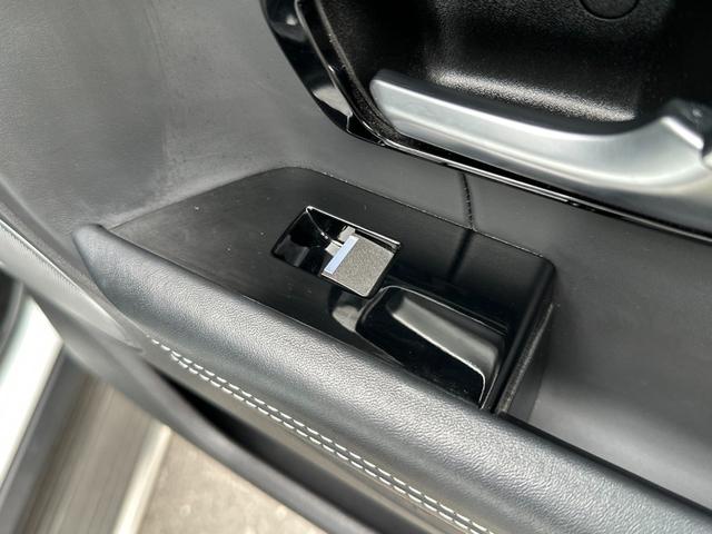 レンジローバーイヴォーク プレステージ　純正ナビ　ガラスルーフ　レザーシート　Ｆ・Ｓ・Ｒカメラ　ＥＴＣ　クルーズコントロール　ＨＩＤヘッドライト　ＭＥＲＩＤＩＡＭスピーカー　障害物センサー　パワーバックドア　シートヒーター　スマートキー（56枚目）