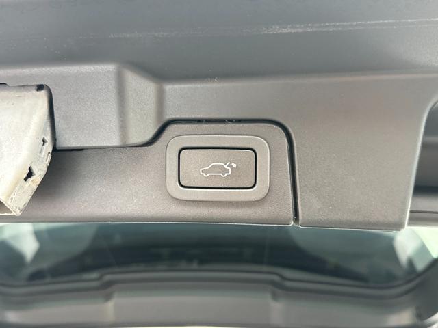 レンジローバーイヴォーク プレステージ　純正ナビ　ガラスルーフ　レザーシート　Ｆ・Ｓ・Ｒカメラ　ＥＴＣ　クルーズコントロール　ＨＩＤヘッドライト　ＭＥＲＩＤＩＡＭスピーカー　障害物センサー　パワーバックドア　シートヒーター　スマートキー（64枚目）