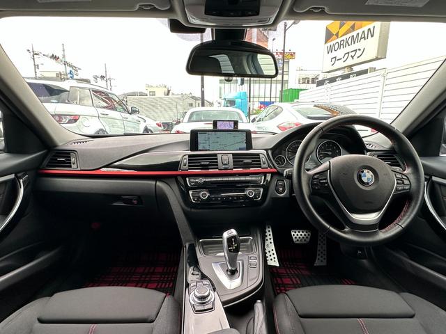 ３シリーズ ３２０ｉ　スポーツ　サンルーフ　純正ナビ　Ｂカメラ　ＥＴＣ　クルコン　ＨＩＤヘッドライト　社外サスペンション　フロントスポイラー　スマートキー　スペアキー　障害物センサー　レーダー探知機　パワーシート（3枚目）