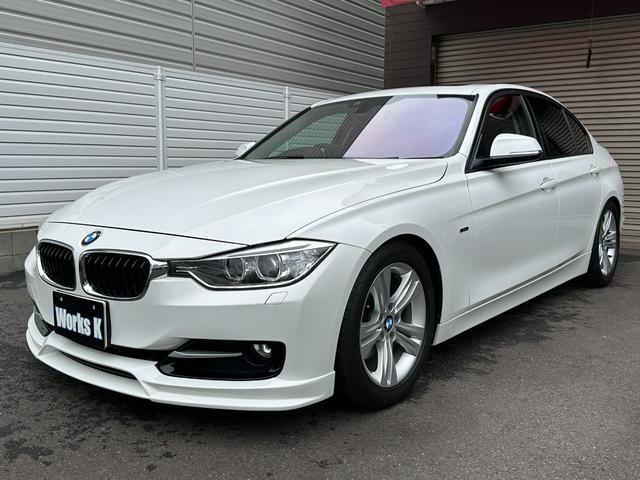 ３シリーズ ３２０ｉ　スポーツ　サンルーフ　純正ナビ　Ｂカメラ　ＥＴＣ　クルコン　ＨＩＤヘッドライト　社外サスペンション　フロントスポイラー　スマートキー　スペアキー　障害物センサー　レーダー探知機　パワーシート（8枚目）