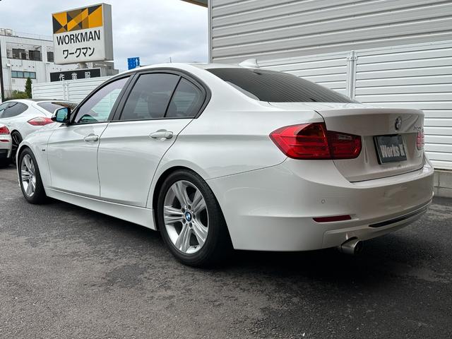 ３シリーズ ３２０ｉ　スポーツ　サンルーフ　純正ナビ　Ｂカメラ　ＥＴＣ　クルコン　ＨＩＤヘッドライト　社外サスペンション　フロントスポイラー　スマートキー　スペアキー　障害物センサー　レーダー探知機　パワーシート（10枚目）