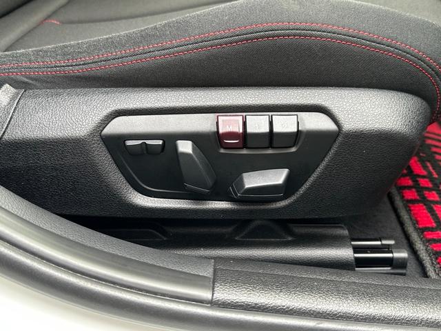 ３シリーズ ３２０ｉ　スポーツ　サンルーフ　純正ナビ　Ｂカメラ　ＥＴＣ　クルコン　ＨＩＤヘッドライト　社外サスペンション　フロントスポイラー　スマートキー　スペアキー　障害物センサー　レーダー探知機　パワーシート（29枚目）
