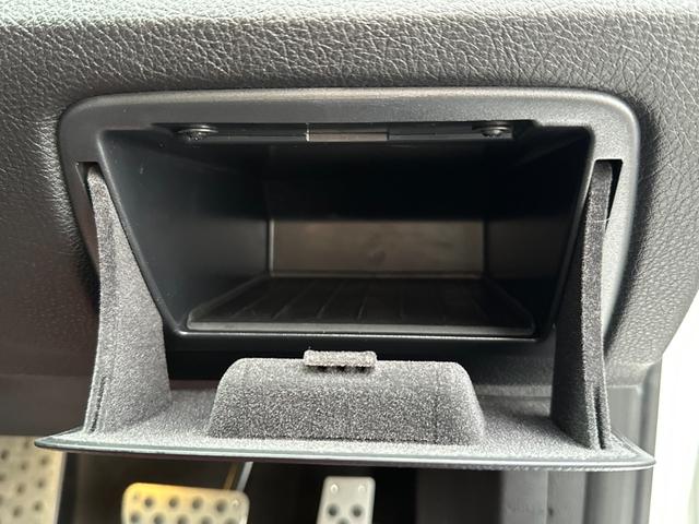 ３シリーズ ３２０ｉ　スポーツ　サンルーフ　純正ナビ　Ｂカメラ　ＥＴＣ　クルコン　ＨＩＤヘッドライト　社外サスペンション　フロントスポイラー　スマートキー　スペアキー　障害物センサー　レーダー探知機　パワーシート（38枚目）