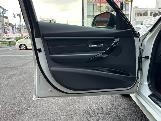 ３シリーズ ３２０ｉ　スポーツ　サンルーフ　純正ナビ　Ｂカメラ　ＥＴＣ　クルコン　ＨＩＤヘッドライト　社外サスペンション　フロントスポイラー　スマートキー　スペアキー　障害物センサー　レーダー探知機　パワーシート（47枚目）