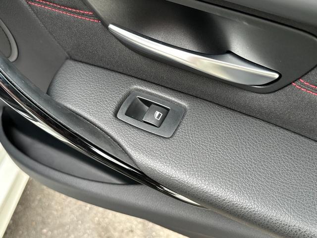 ３シリーズ ３２０ｉ　スポーツ　サンルーフ　純正ナビ　Ｂカメラ　ＥＴＣ　クルコン　ＨＩＤヘッドライト　社外サスペンション　フロントスポイラー　スマートキー　スペアキー　障害物センサー　レーダー探知機　パワーシート（53枚目）