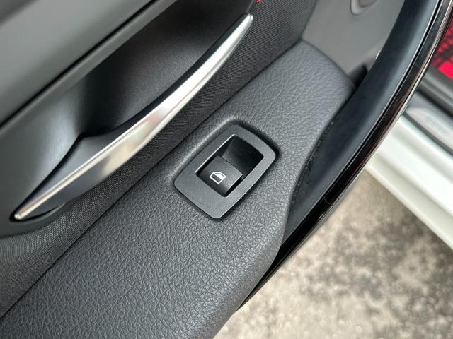 ３シリーズ ３２０ｉ　スポーツ　サンルーフ　純正ナビ　Ｂカメラ　ＥＴＣ　クルコン　ＨＩＤヘッドライト　社外サスペンション　フロントスポイラー　スマートキー　スペアキー　障害物センサー　レーダー探知機　パワーシート（56枚目）