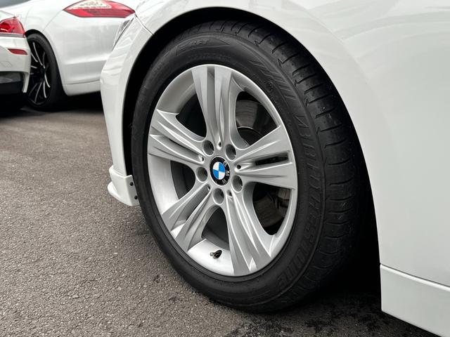 ３シリーズ ３２０ｉ　スポーツ　サンルーフ　純正ナビ　Ｂカメラ　ＥＴＣ　クルコン　ＨＩＤヘッドライト　社外サスペンション　フロントスポイラー　スマートキー　スペアキー　障害物センサー　レーダー探知機　パワーシート（66枚目）