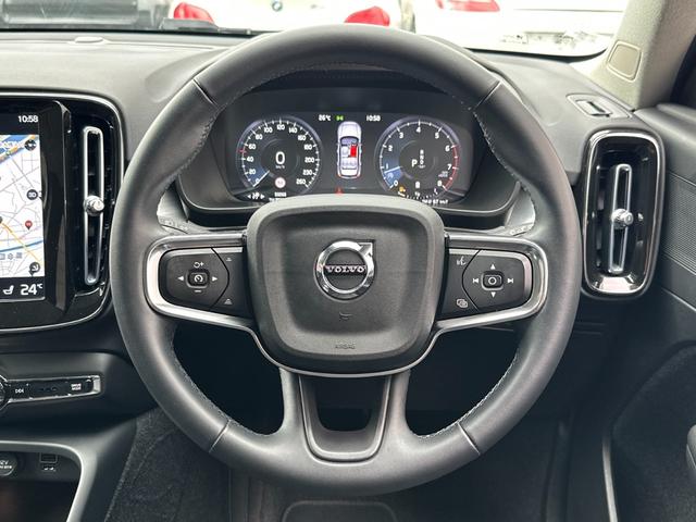 ＸＣ４０ Ｂ４　モメンタム　純正ナビ　フルセグ　ドラレコＦ／Ｒ　全方位カメラ　ＥＴＣ　ＡＣＣ　ＬＥＤヘッドライト　ＣａｒＰｌａｙ　障害物センサー　ブラインドスポットモニター　パワーバックドア　スマートキー　スペアキー（29枚目）
