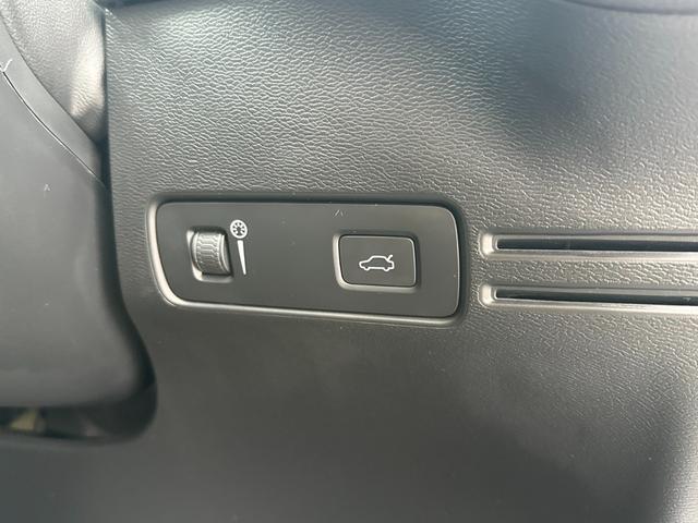 ＸＣ４０ Ｂ４　モメンタム　純正ナビ　フルセグ　ドラレコＦ／Ｒ　全方位カメラ　ＥＴＣ　ＡＣＣ　ＬＥＤヘッドライト　ＣａｒＰｌａｙ　障害物センサー　ブラインドスポットモニター　パワーバックドア　スマートキー　スペアキー（35枚目）