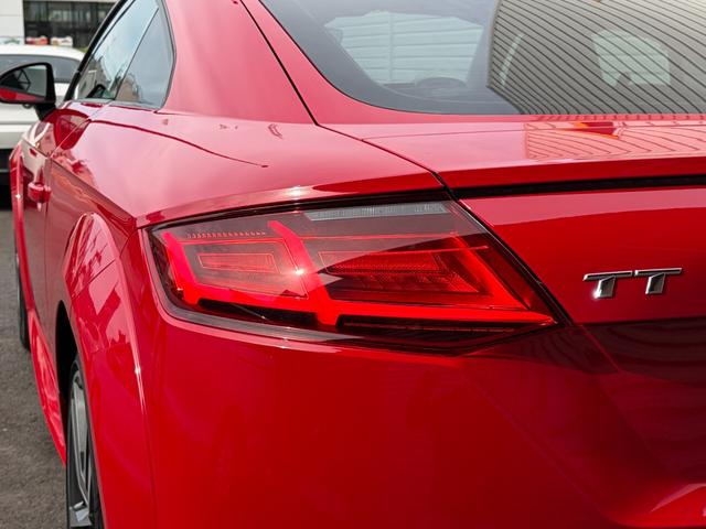 ＴＴクーペ ２．０ＴＦＳＩ　クワトロ　バーチャルコックピット　純正ナビ　フルセグＴＶ　１９インチＡＷ　ドラレコＦ／Ｒ　Ｂカメラ　クルコン　ＬＥＤヘッドライト　ＥＴＣ　ＢＳＭ　障害物センサー　スマートキー　スペアキー　車検Ｒ９年３月（20枚目）