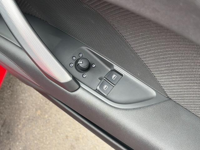 ＴＴクーペ ２．０ＴＦＳＩ　クワトロ　バーチャルコックピット　純正ナビ　フルセグＴＶ　１９インチＡＷ　ドラレコＦ／Ｒ　Ｂカメラ　クルコン　ＬＥＤヘッドライト　ＥＴＣ　ＢＳＭ　障害物センサー　スマートキー　スペアキー　車検Ｒ９年３月（23枚目）