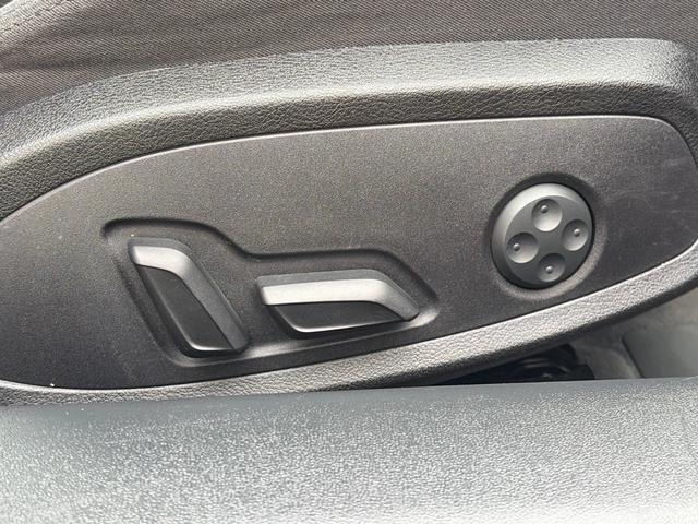 ＴＴクーペ ２．０ＴＦＳＩ　クワトロ　バーチャルコックピット　純正ナビ　フルセグＴＶ　１９インチＡＷ　ドラレコＦ／Ｒ　Ｂカメラ　クルコン　ＬＥＤヘッドライト　ＥＴＣ　ＢＳＭ　障害物センサー　スマートキー　スペアキー　車検Ｒ９年３月（25枚目）