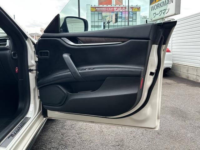 ギブリ S 左H サンルーフ ナビ フルセグTV レザーシート ETC クルーズコントロール HIDヘッドライト 障害物センサー スマートキー スペアキー レーダー探知機 パワーシート(45枚目)