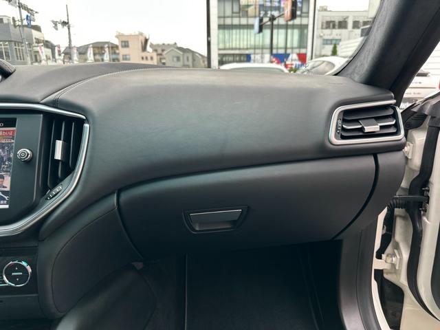 ギブリ S 左H サンルーフ ナビ フルセグTV レザーシート ETC クルーズコントロール HIDヘッドライト 障害物センサー スマートキー スペアキー レーダー探知機 パワーシート(49枚目)