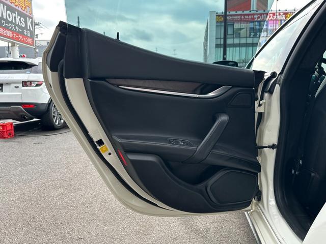 ギブリ S 左H サンルーフ ナビ フルセグTV レザーシート ETC クルーズコントロール HIDヘッドライト 障害物センサー スマートキー スペアキー レーダー探知機 パワーシート(51枚目)