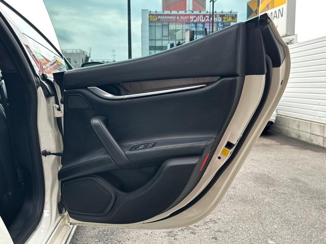 ギブリ S 左H サンルーフ ナビ フルセグTV レザーシート ETC クルーズコントロール HIDヘッドライト 障害物センサー スマートキー スペアキー レーダー探知機 パワーシート(54枚目)