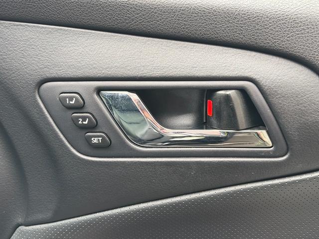 クラウンマジェスタ i-Four 純正ナビ フルセグ 革シート ドラレコ ETC バックカメラ クルコン HIDヘッドライト シートヒーター シートクーラー 障害物センサー パワーバックドア パワーシート キーレス 走行中TV映ります(24枚目)