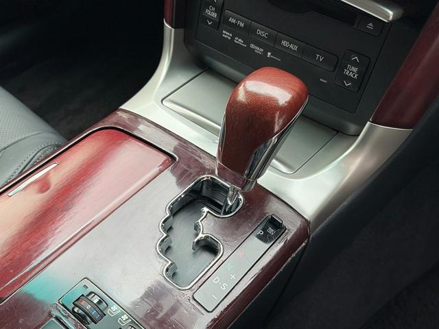 クラウンマジェスタ i-Four 純正ナビ フルセグ 革シート ドラレコ ETC バックカメラ クルコン HIDヘッドライト シートヒーター シートクーラー 障害物センサー パワーバックドア パワーシート キーレス 走行中TV映ります(40枚目)