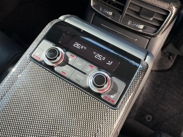 �y�㕔���ȃZ���^�[�R���\�[���z�㕔���Ȃɂ̓G�A�R��������p�l���ƃV�[�g�q�[�^�[�����t���ł��I�I