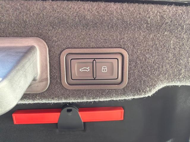 �y�p���[�o�b�N�h�A���ځz