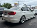 ３シリーズ ３２０ｉ　スポーツ　サンルーフ　純正ナビ　Ｂカメラ　ＥＴＣ　クルコン　ＨＩＤヘッドライト　社外サスペンション　フロントスポイラー　スマートキー　スペアキー　障害物センサー　レーダー探知機　パワーシート（7枚目）
