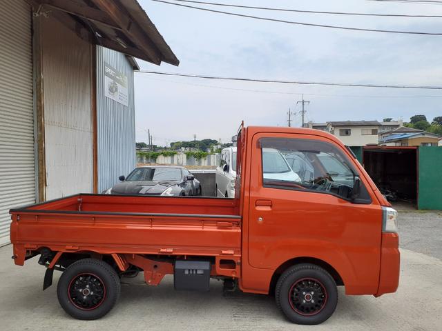 ハイゼットトラック スタンダードＳＡＩＩＩｔ　１年走行無制限保証　５ＭＴ　４ＷＤ　ブレーキサポート　横滑り防止　３方開　エアバック　ＡＢＳ　エアコン　ＶＩＣＥＮＴＥ１２インチＡＷ　スタッドレスＴ　ドアバイザー　光軸レベライザー　取説　保証書（7枚目）