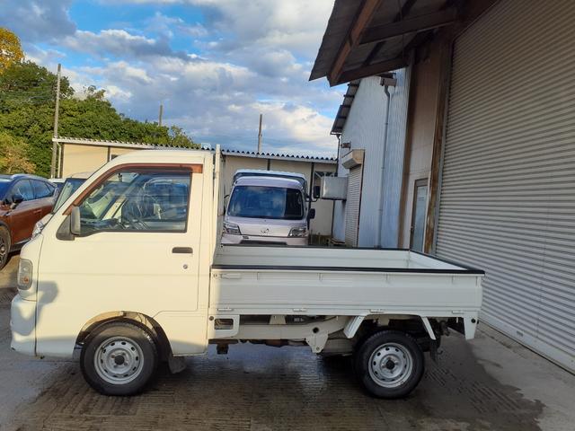 ハイゼットトラック エアコン・パワステ　スペシャル　３方開　パワーステアリング　エアコン　純正ラジオ　ドアバイザー　荷台マット　社外キーレス　スペアキー２本　取説　メンテナンスノート（8枚目）