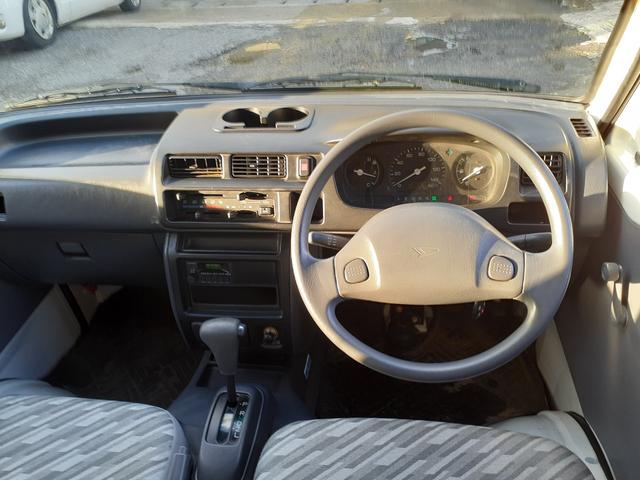 ハイゼットトラック エアコン・パワステ　スペシャル　３方開　パワーステアリング　エアコン　純正ラジオ　ドアバイザー　荷台マット　社外キーレス　スペアキー２本　取説　メンテナンスノート（9枚目）