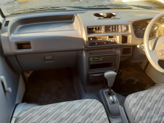 ハイゼットトラック エアコン・パワステ　スペシャル　３方開　パワーステアリング　エアコン　純正ラジオ　ドアバイザー　荷台マット　社外キーレス　スペアキー２本　取説　メンテナンスノート（10枚目）