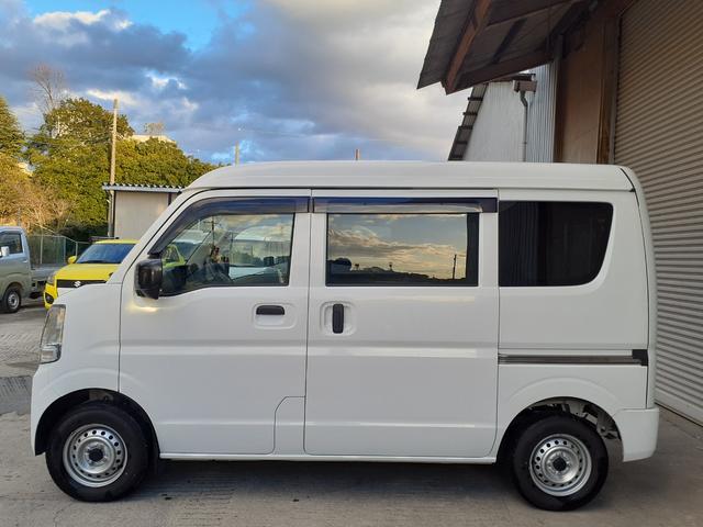 ＮＶ１００クリッパーバン ＤＸ　セーフティパッケージ　１年走行無制限保障　５ＡＧＳ　ブレーキサポート　レーン逸脱警告　横滑り防止　１ｓｔ発進スイッチ　キーレスキー　ＥＴＣ　オートライト　パワーウィンドウ　オーバーヘッドコンソール　ＵＳＢ充電×２　ソナー（8枚目）