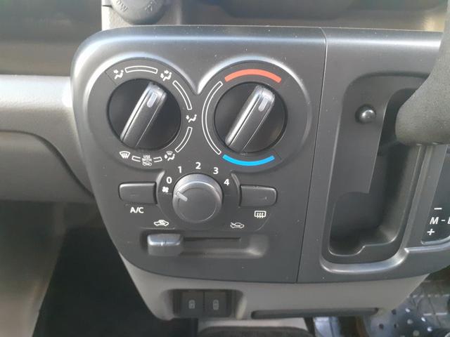 ＮＶ１００クリッパーバン ＤＸ　セーフティパッケージ　１年走行無制限保障　５ＡＧＳ　ブレーキサポート　レーン逸脱警告　横滑り防止　１ｓｔ発進スイッチ　キーレスキー　ＥＴＣ　オートライト　パワーウィンドウ　オーバーヘッドコンソール　ＵＳＢ充電×２　ソナー（18枚目）