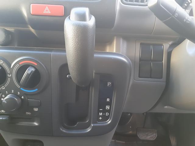 ＮＶ１００クリッパーバン ＤＸ　セーフティパッケージ　１年走行無制限保障　５ＡＧＳ　ブレーキサポート　レーン逸脱警告　横滑り防止　１ｓｔ発進スイッチ　キーレスキー　ＥＴＣ　オートライト　パワーウィンドウ　オーバーヘッドコンソール　ＵＳＢ充電×２　ソナー（19枚目）