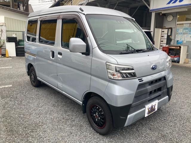 サンバーバン VCスマートアシスト 4WD 禁煙車 ワンオーナー車 LEDヘッドライト キーレス オーバーヘッドシェルフ プライバシーガラス リアヒーター 電動格納ミラー コーナーセンサー(リア) ドライブレコーダー(2枚目)