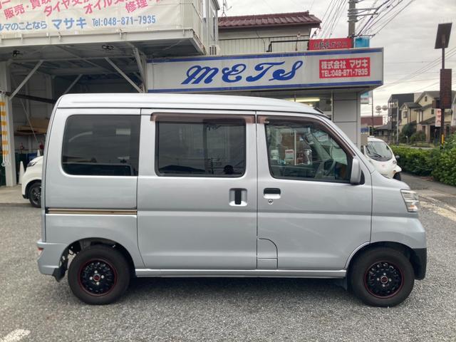 サンバーバン VCスマートアシスト 4WD 禁煙車 ワンオーナー車 LEDヘッドライト キーレス オーバーヘッドシェルフ プライバシーガラス リアヒーター 電動格納ミラー コーナーセンサー(リア) ドライブレコーダー(5枚目)