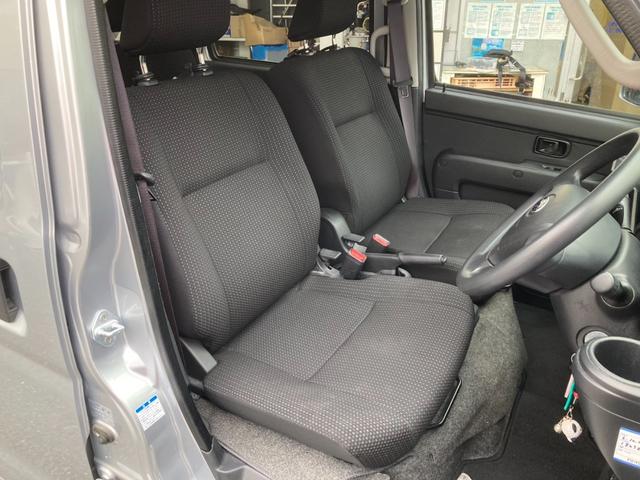 サンバーバン VCスマートアシスト 4WD 禁煙車 ワンオーナー車 LEDヘッドライト キーレス オーバーヘッドシェルフ プライバシーガラス リアヒーター 電動格納ミラー コーナーセンサー(リア) ドライブレコーダー(11枚目)