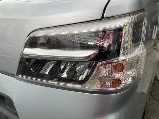 サンバーバン VCスマートアシスト 4WD 禁煙車 ワンオーナー車 LEDヘッドライト キーレス オーバーヘッドシェルフ プライバシーガラス リアヒーター 電動格納ミラー コーナーセンサー(リア) ドライブレコーダー(27枚目)