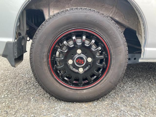 サンバーバン VCスマートアシスト 4WD 禁煙車 ワンオーナー車 LEDヘッドライト キーレス オーバーヘッドシェルフ プライバシーガラス リアヒーター 電動格納ミラー コーナーセンサー(リア) ドライブレコーダー(31枚目)