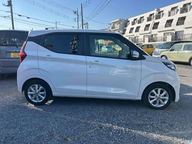 デイズ Ｘ　ドライブレコーダー　ＥＴＣ　全周囲カメラ　ナビ　クリアランスソナー　衝突被害軽減システム　オートライト　スマートキー　アイドリングストップ　電動格納ミラー　ベンチシート　ＣＶＴ　盗難防止システム（14枚目）