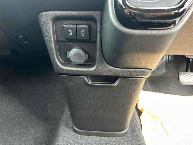 ソリオバンディット ハイブリッドＭＶ　クリアランスソナー　オートクルーズコントロール　レーンアシスト　衝突被害軽減システム　両側電動スライドドア　オートライト　ＬＥＤヘッドランプ　スマートキー　アイドリングストップ　電動格納ミラー（6枚目）