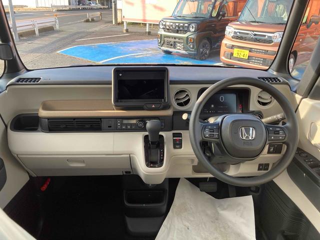 N-BOX ベースグレード 届出済未使用車 バックカメラ 両側スライド・片側電動 オートクルーズコントロール レーンアシスト スマートキー アイドリングストップ 電動格納ミラー シートヒーター CVT ESC チップアップシート(6枚目)